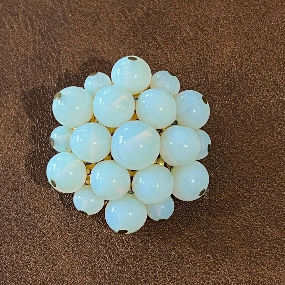 Cluster Brooch Women OS White Iridescent Opaline Vintage Style Pin